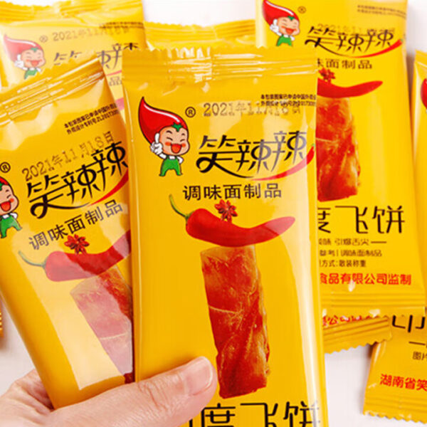 笑辣辣  印度飞饼  辣条  latiao  Spicy strips  Chinese snacks  260g per bag/9.17oz - 图片 3